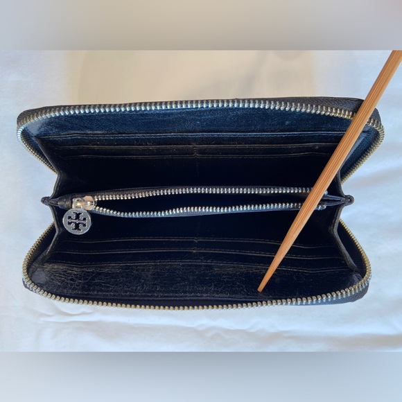 Tory‎ Burch Zip Around Wallet, Black Leather, Vintage - Picture 4 of 6